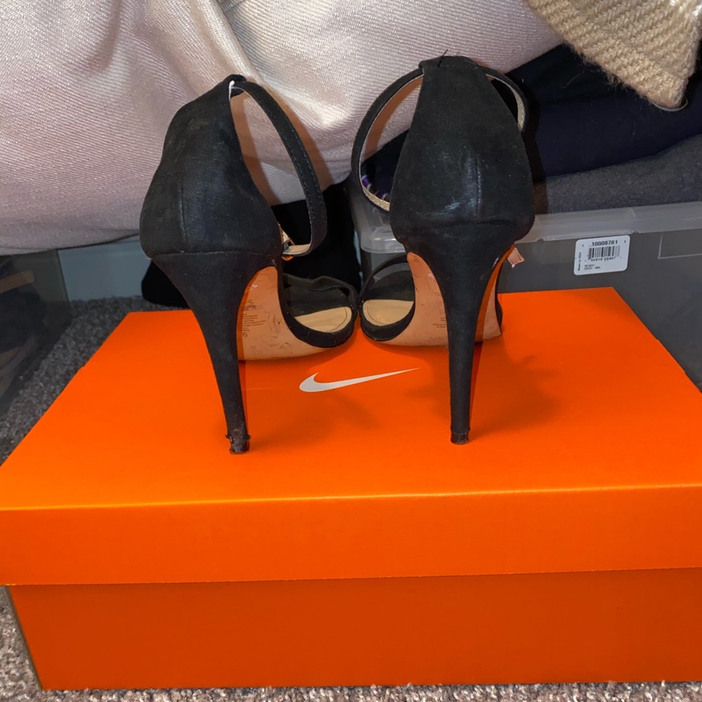 ⭐️⭐️ Express Heels ⭐️⭐️ - Picture 3 of 3